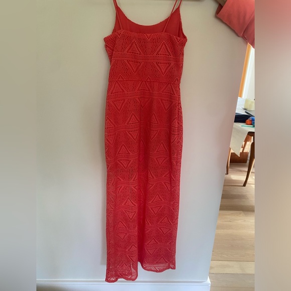 Coral crotchet midi dress - Picture 2 of 4